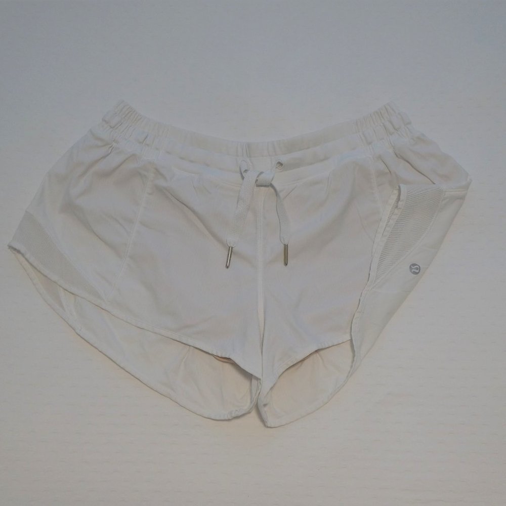 Lululemon womens Hotty Hot Short II 2.5" size 10